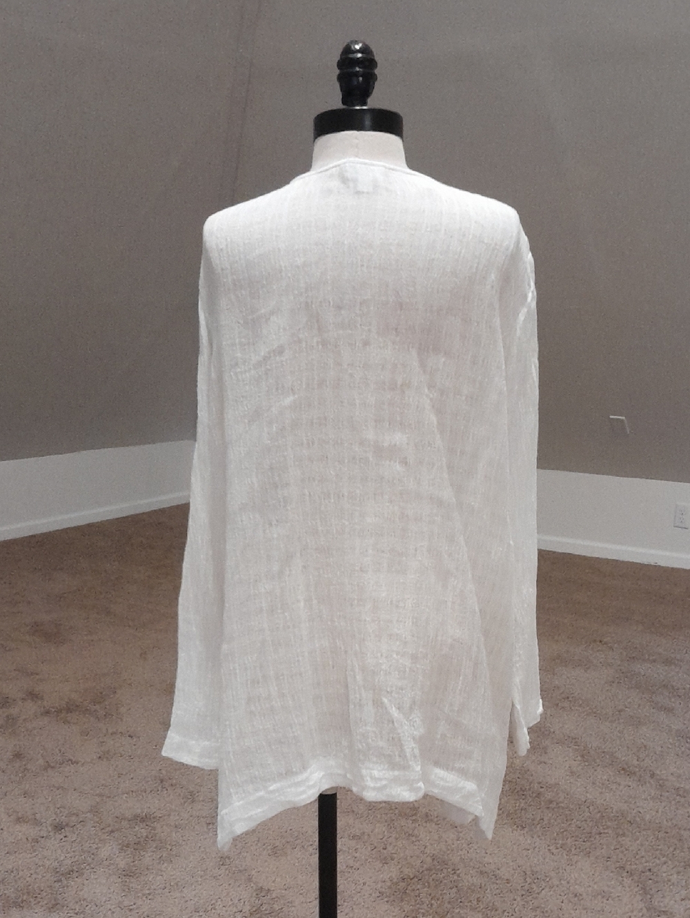 Lightweight White Button-Up Tunic - Picture 4 of 9